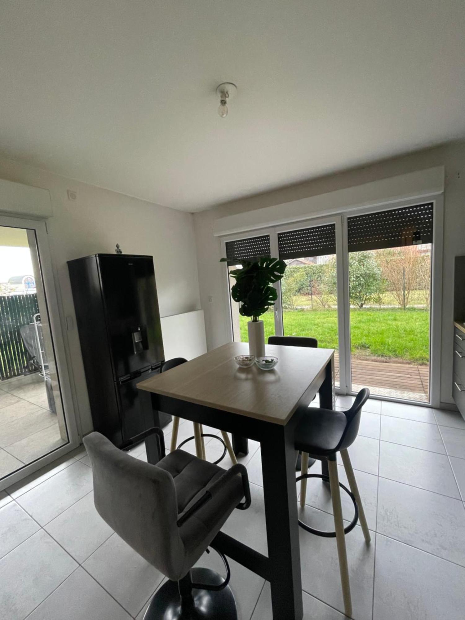 Pleasant Garden Apartment ดูแวนน์ ภายนอก รูปภาพ